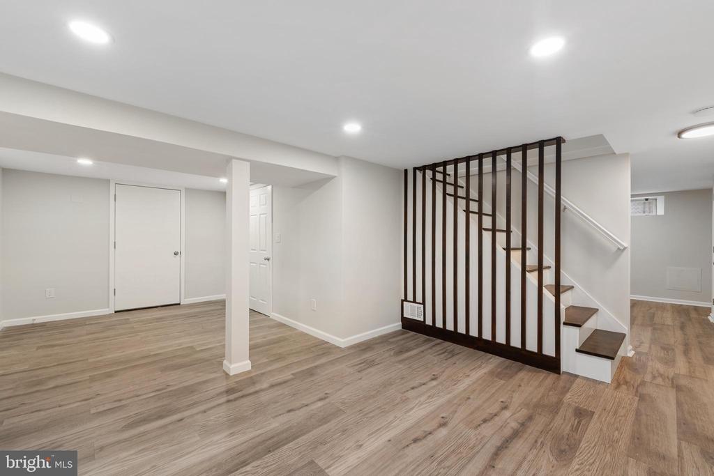 868 WHITEHORSE HAMILTON SQUARE