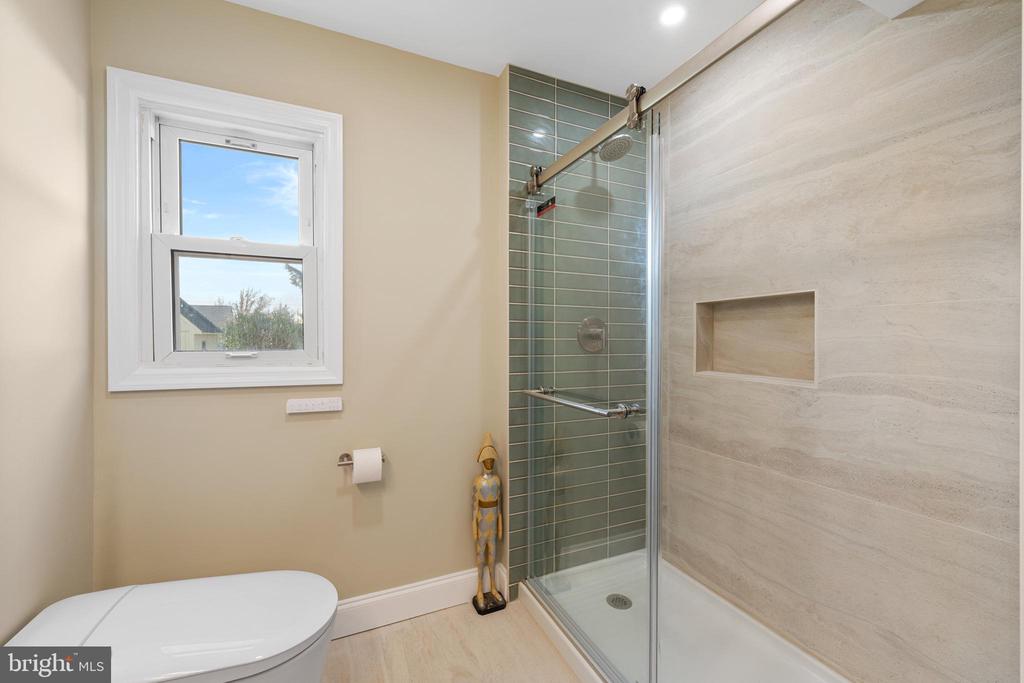 868 WHITEHORSE HAMILTON SQUARE