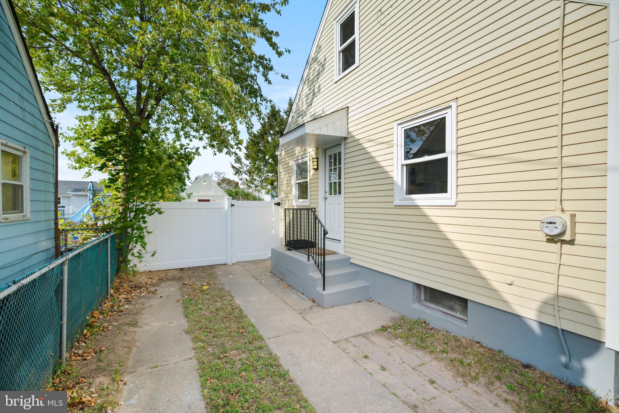 868 WHITEHORSE HAMILTON SQUARE