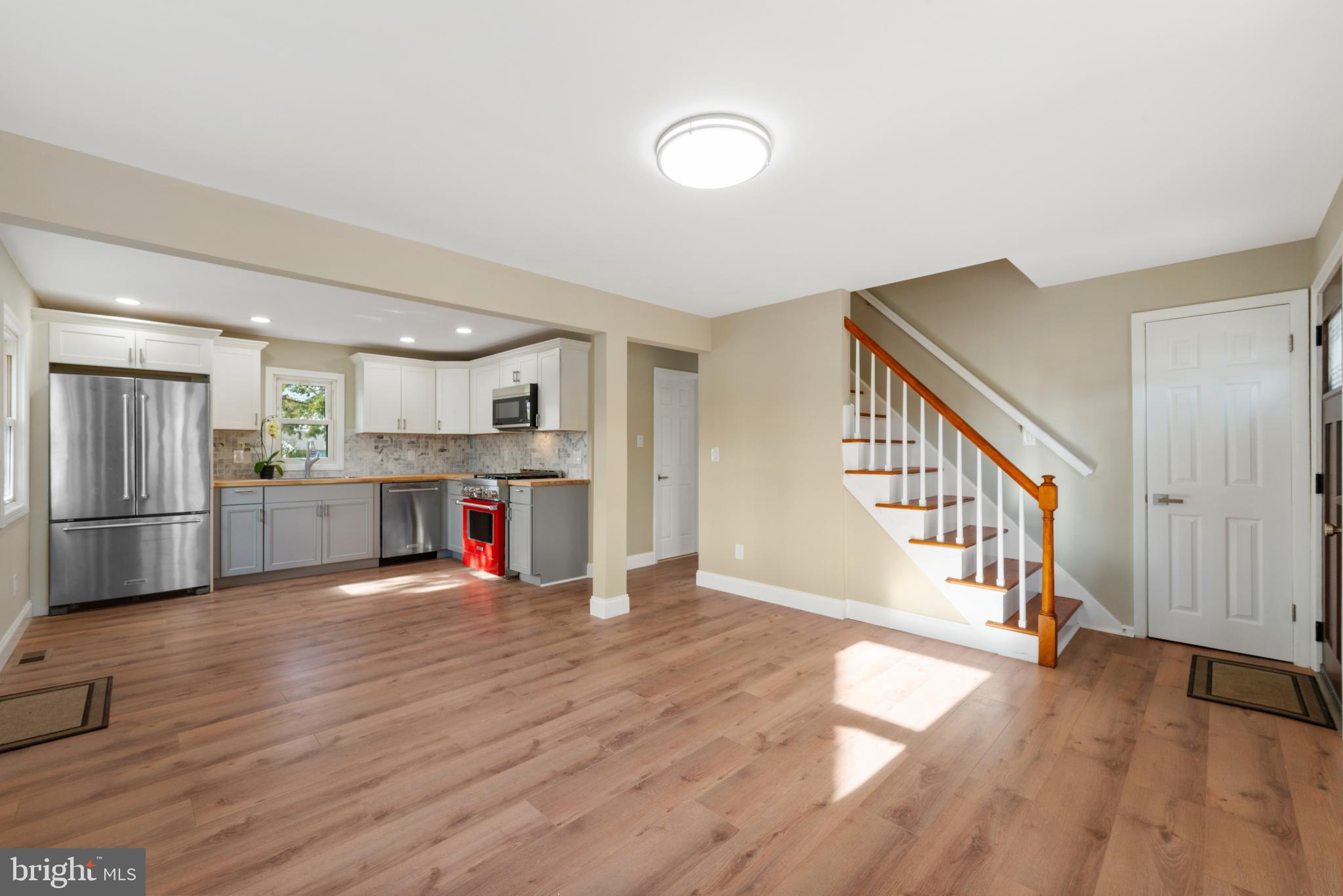 868 WHITEHORSE HAMILTON SQUARE