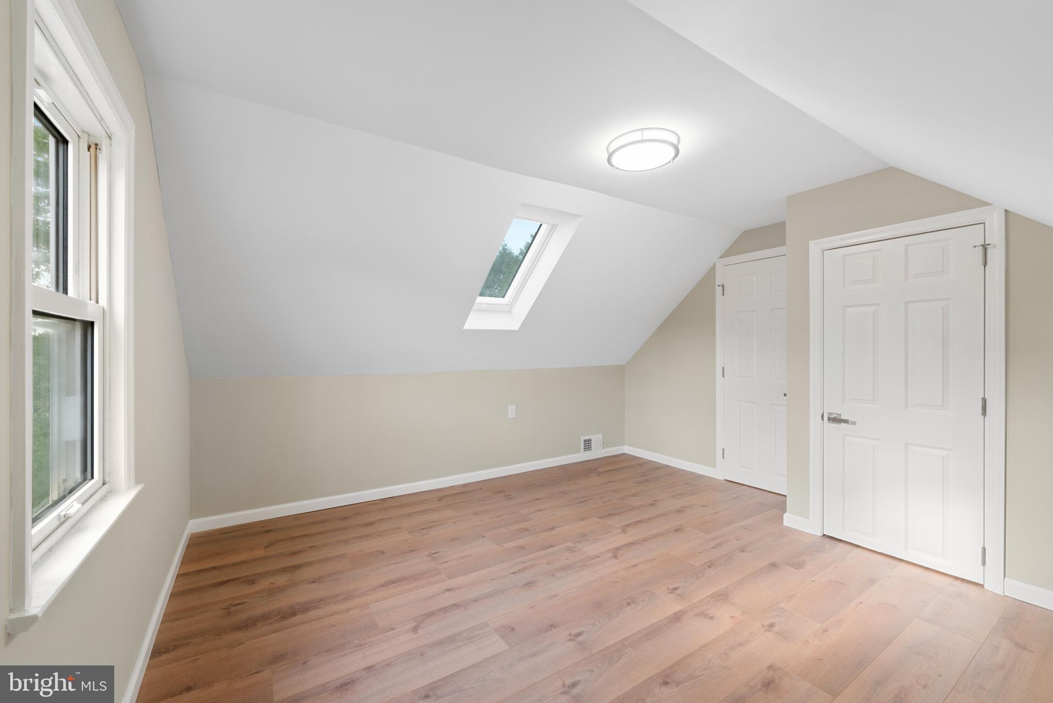 868 WHITEHORSE HAMILTON SQUARE