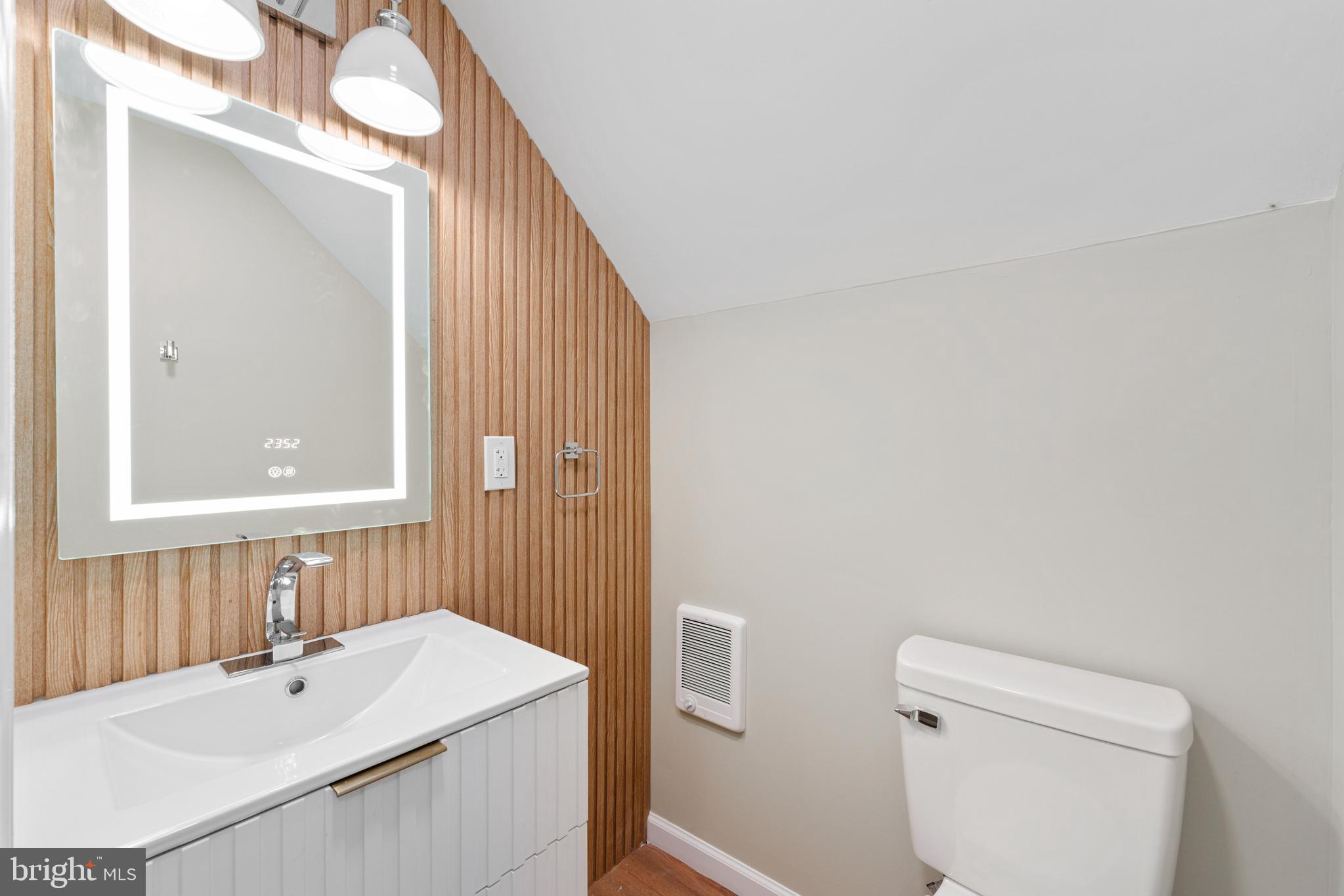 868 WHITEHORSE HAMILTON SQUARE