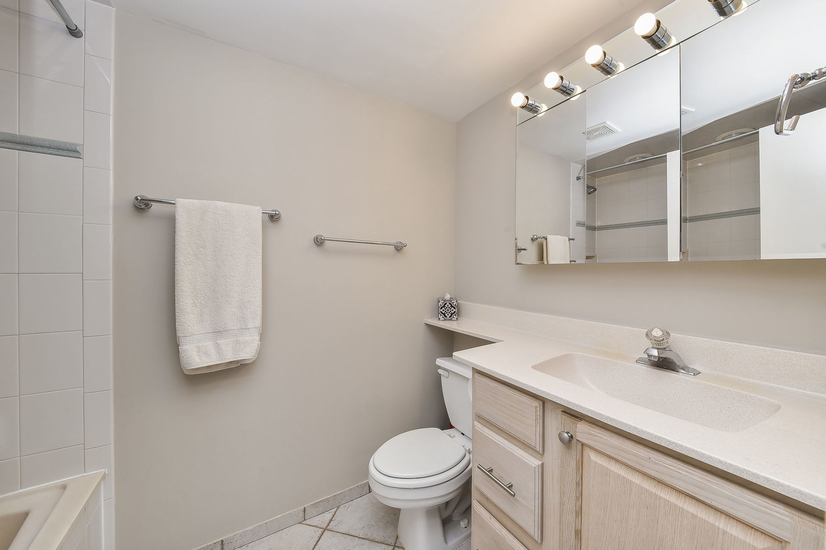 111 S Baybrook Drive Unit: 301