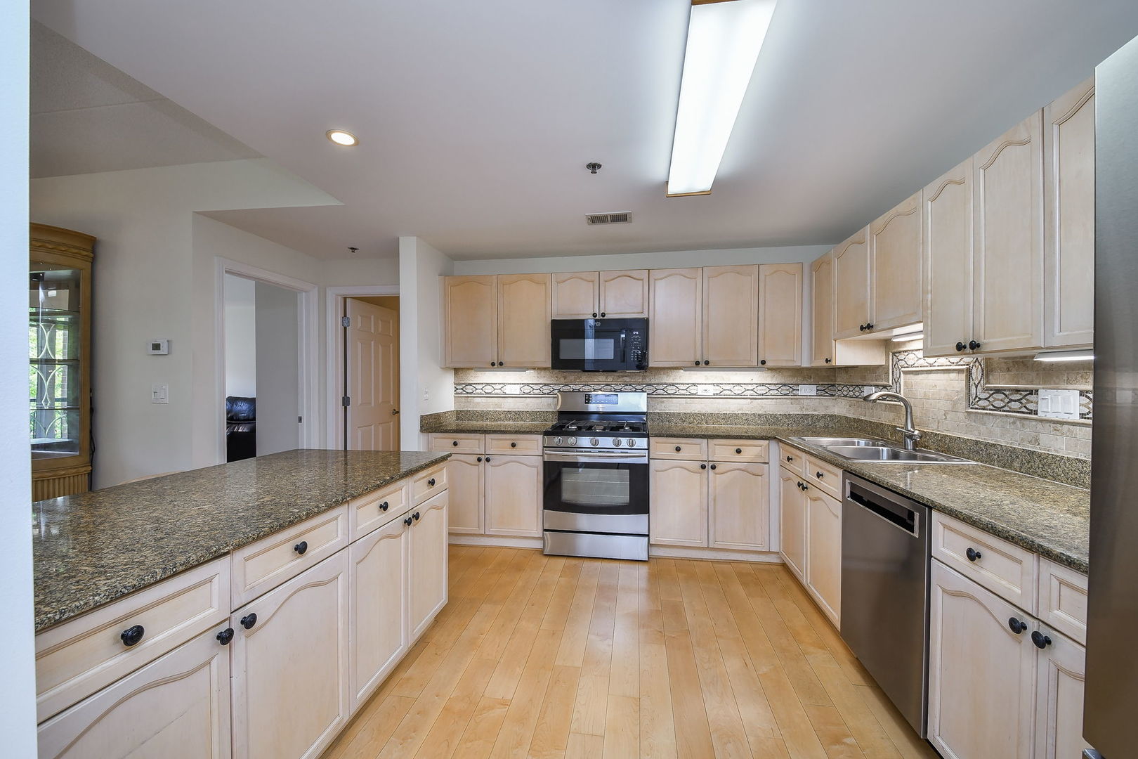 875 E 22nd Street Unit: A-206