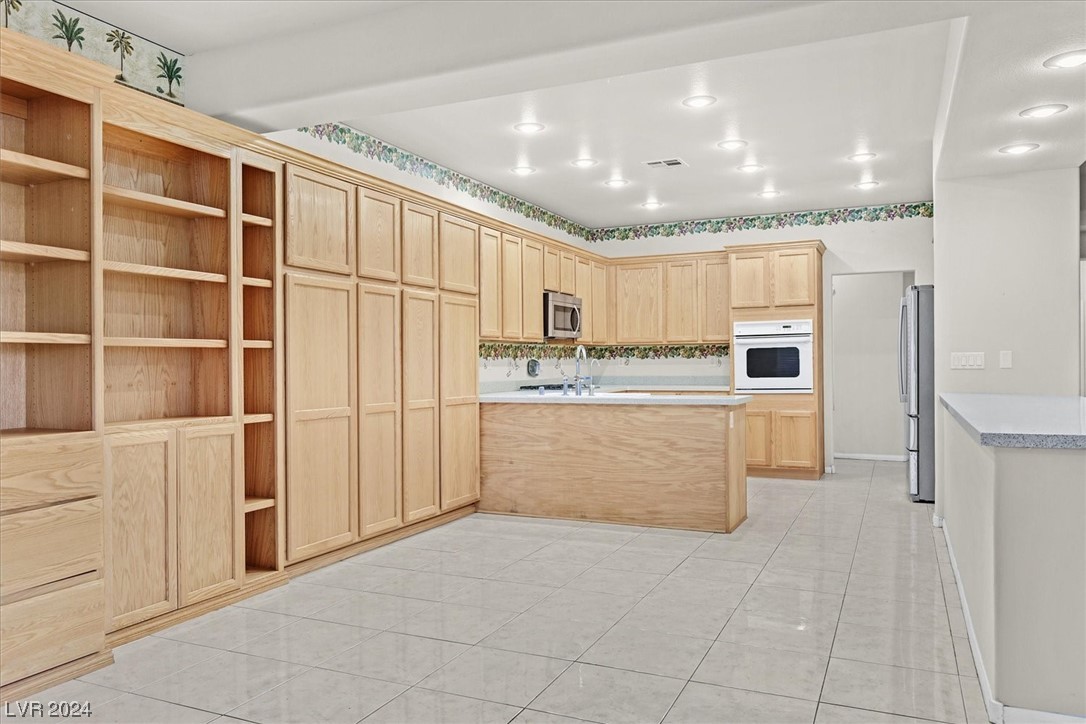 5839 Gushing Spring Avenue