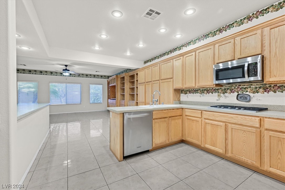 5839 Gushing Spring Avenue