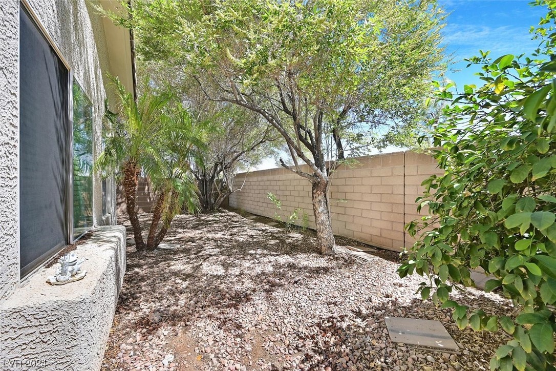 5839 Gushing Spring Avenue