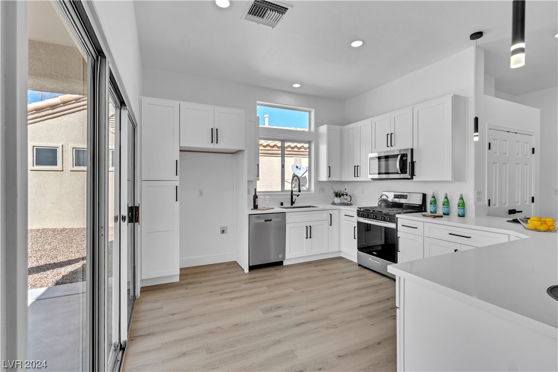 2245 Sun Cliffs Street