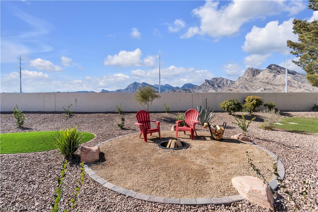 2245 Sun Cliffs Street