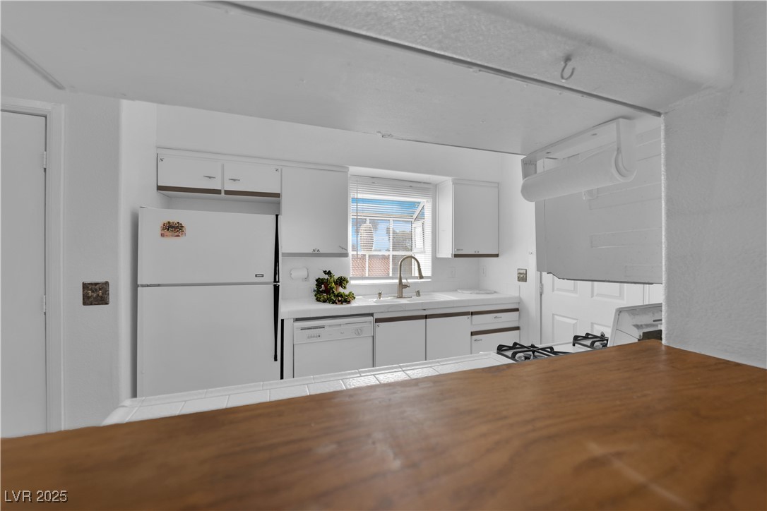 1600 North Torrey Pines Drive 202