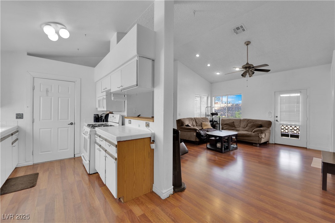 1600 North Torrey Pines Drive 202