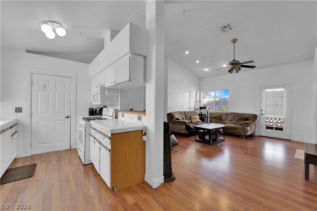 1600 North Torrey Pines Drive 202