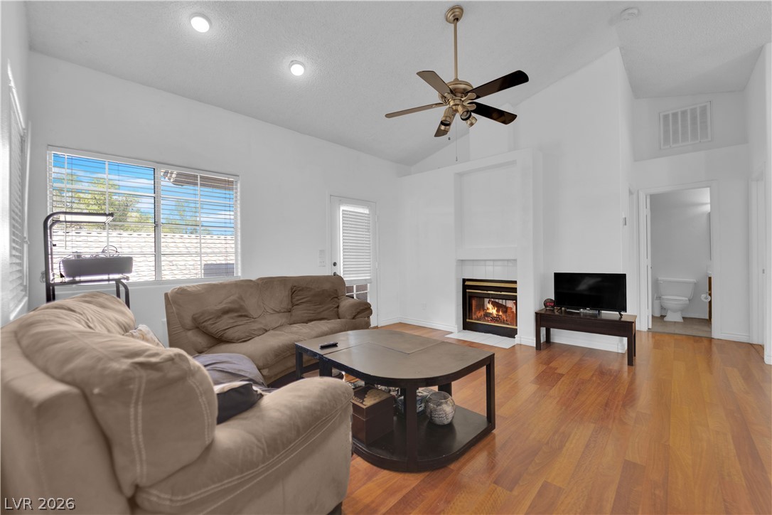1600 North Torrey Pines Drive 202