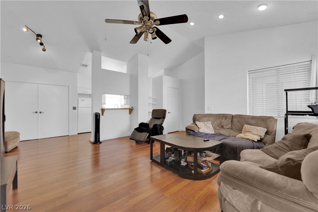 1600 North Torrey Pines Drive 202