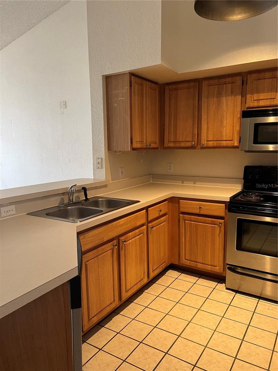 8301 ELM PARK DR #633