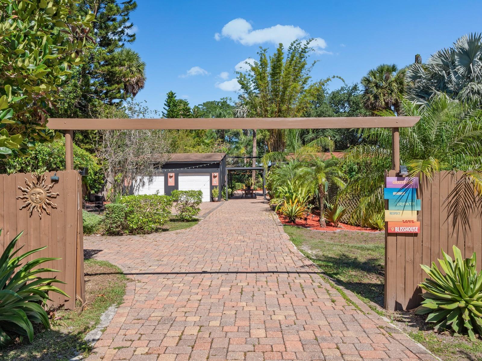 319 N TAMPA AVE
