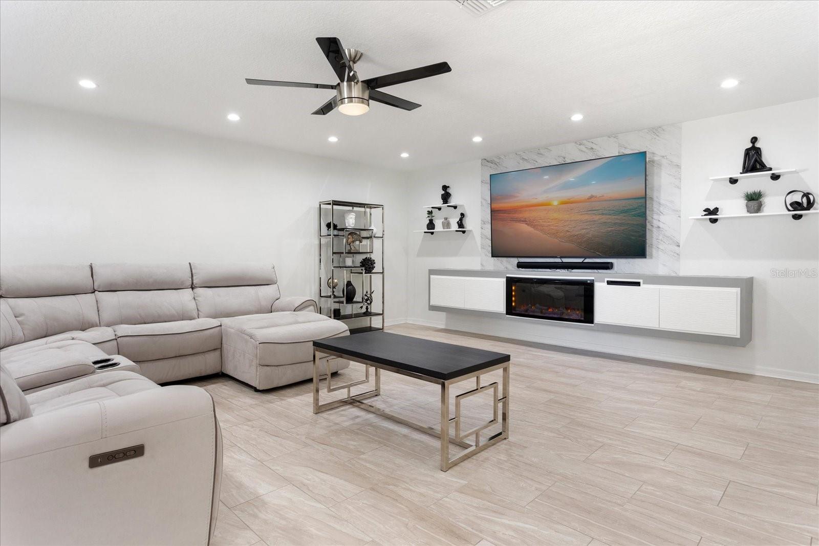106 HENDRIX CIR