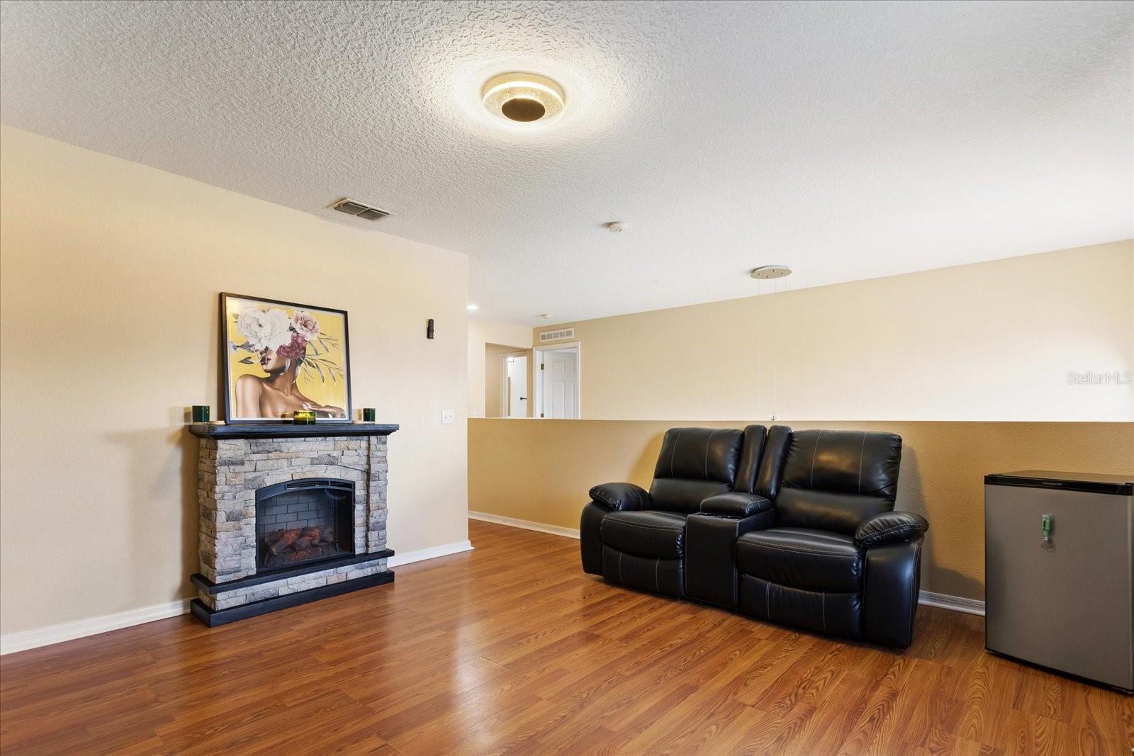 106 HENDRIX CIR