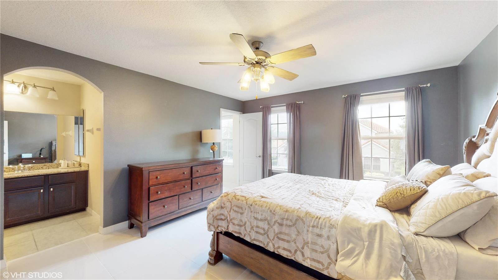 1240 BELLA VISTA CIR