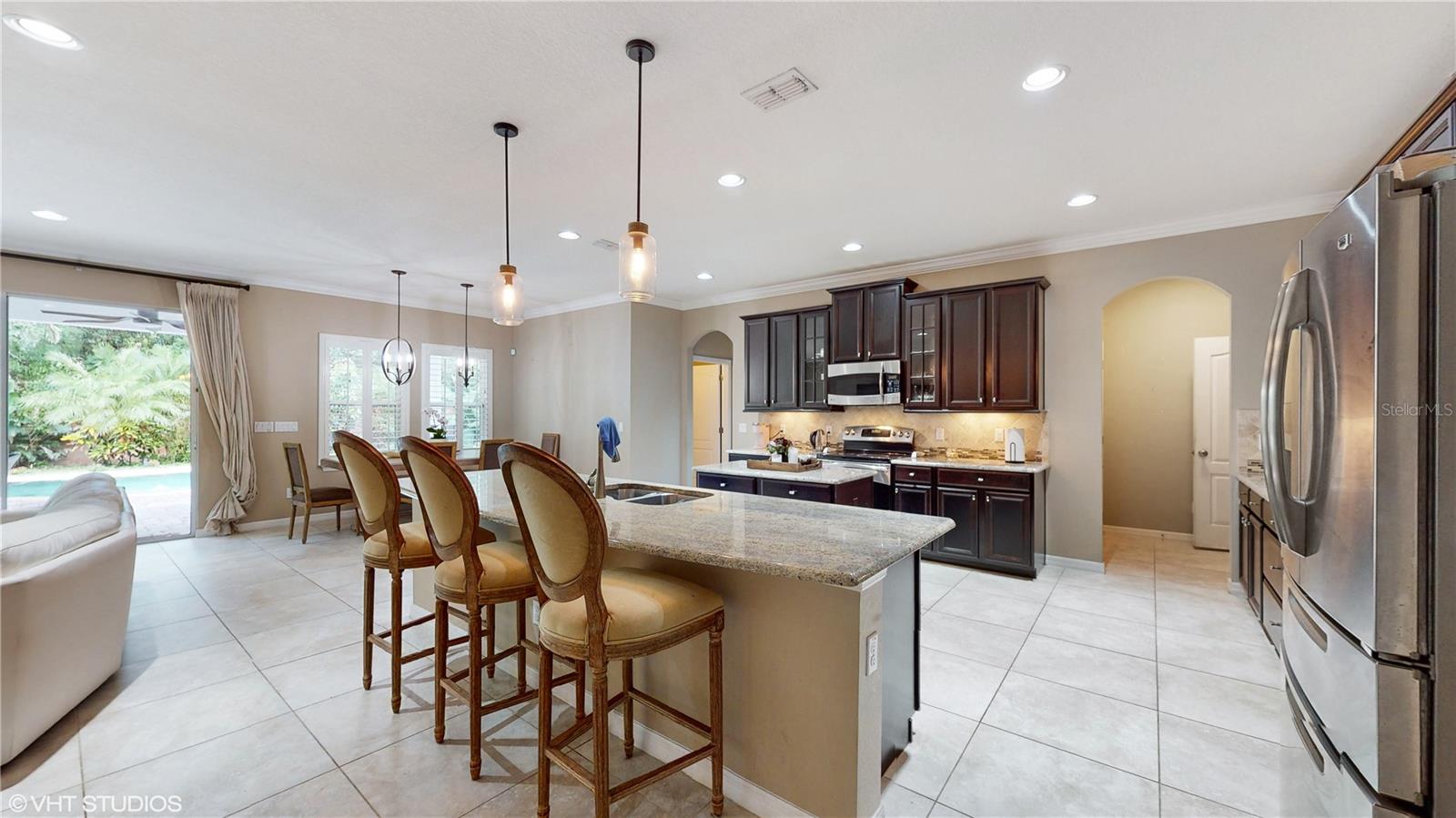 1240 BELLA VISTA CIR