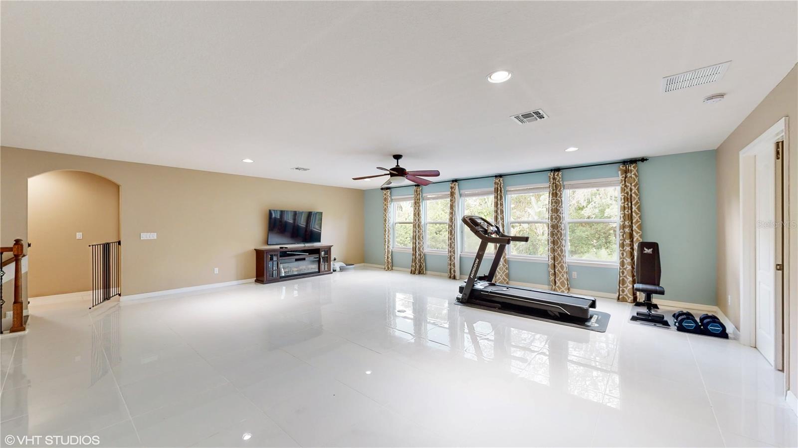 1240 BELLA VISTA CIR