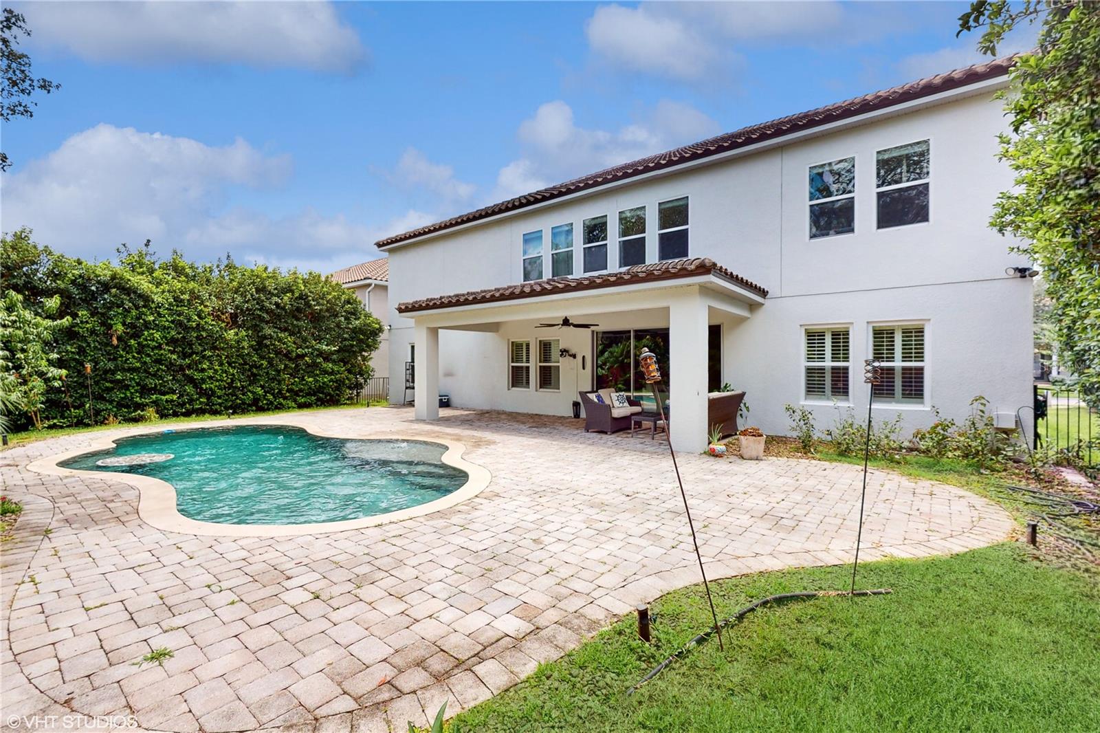 1240 BELLA VISTA CIR