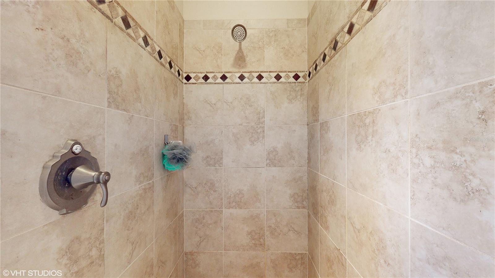 1240 BELLA VISTA CIR