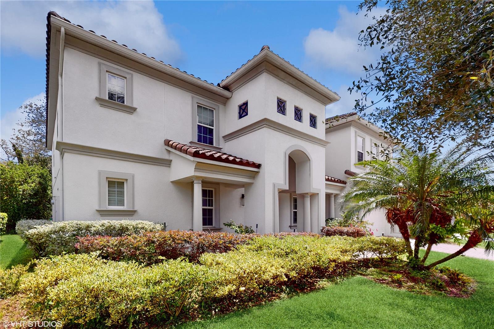 1240 BELLA VISTA CIR