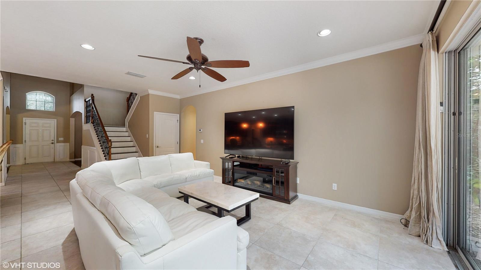 1240 BELLA VISTA CIR