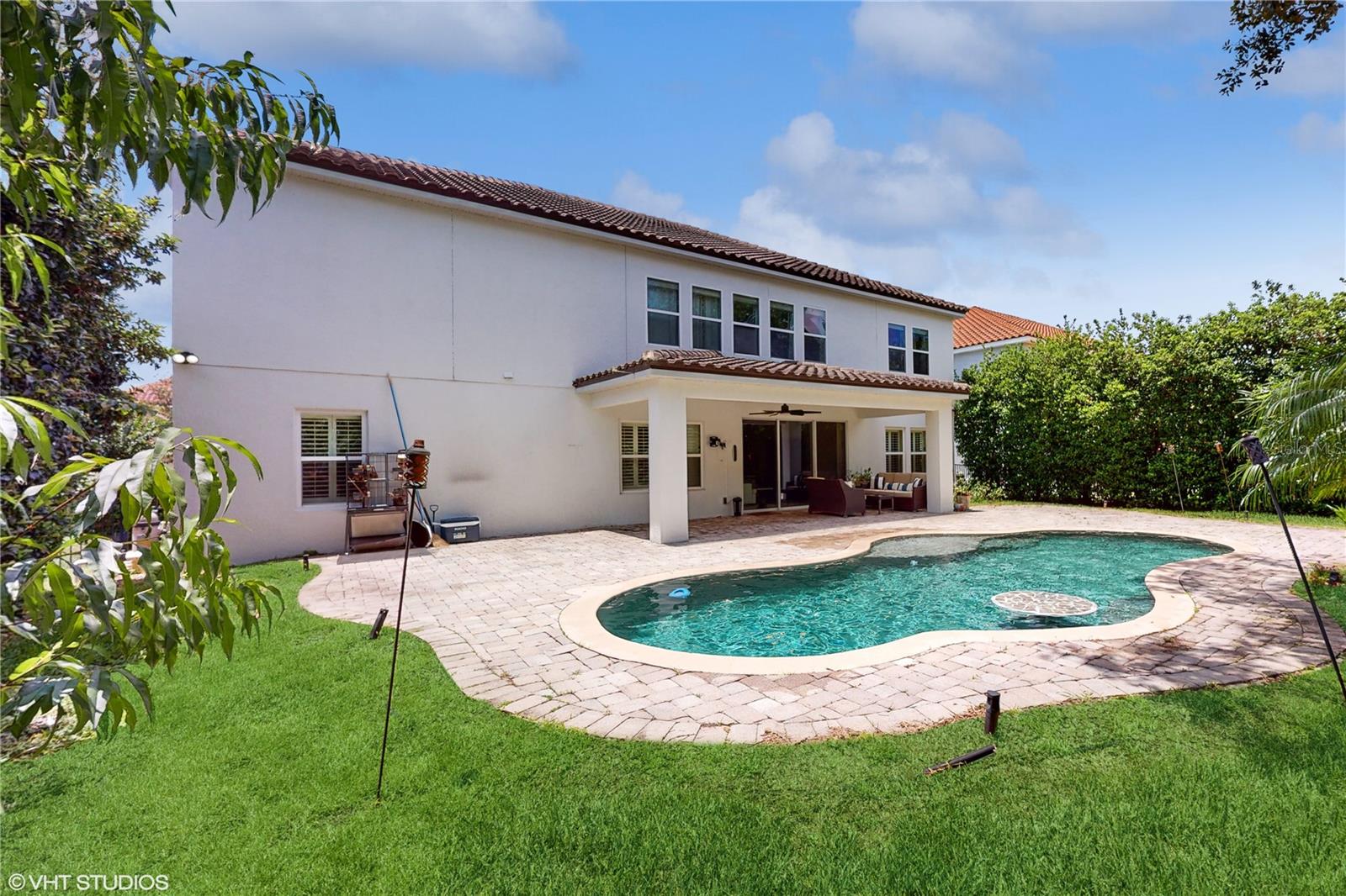 1240 BELLA VISTA CIR