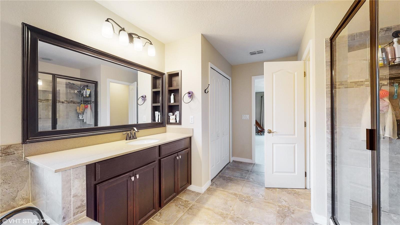 1240 BELLA VISTA CIR