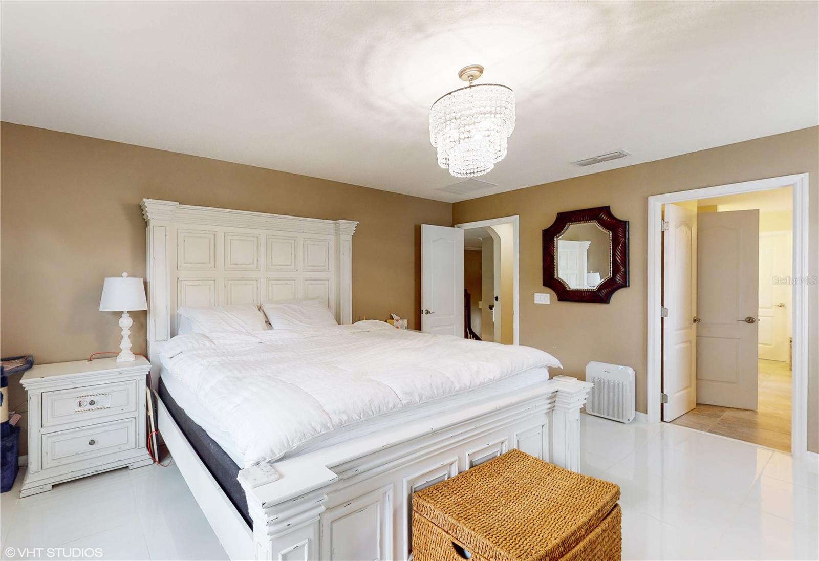 1240 BELLA VISTA CIR