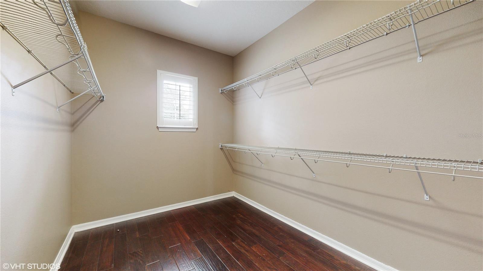 1240 BELLA VISTA CIR