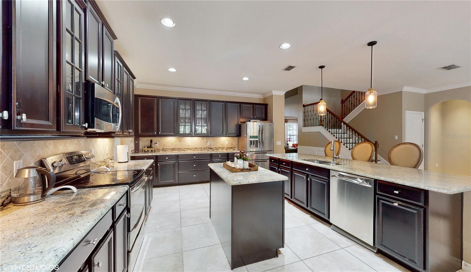 1240 BELLA VISTA CIR