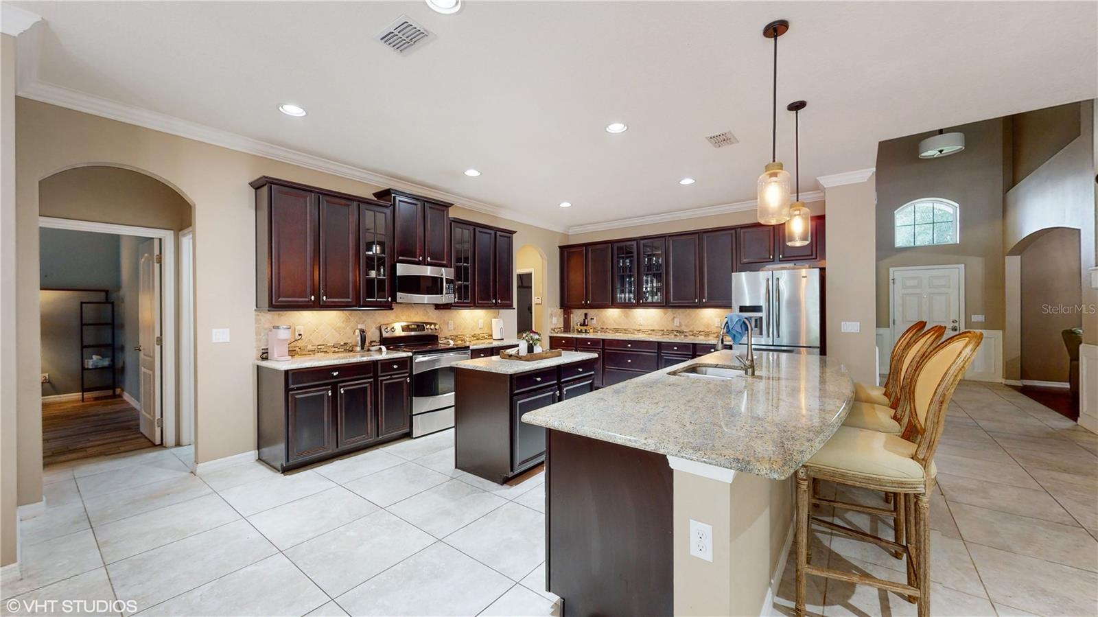 1240 BELLA VISTA CIR
