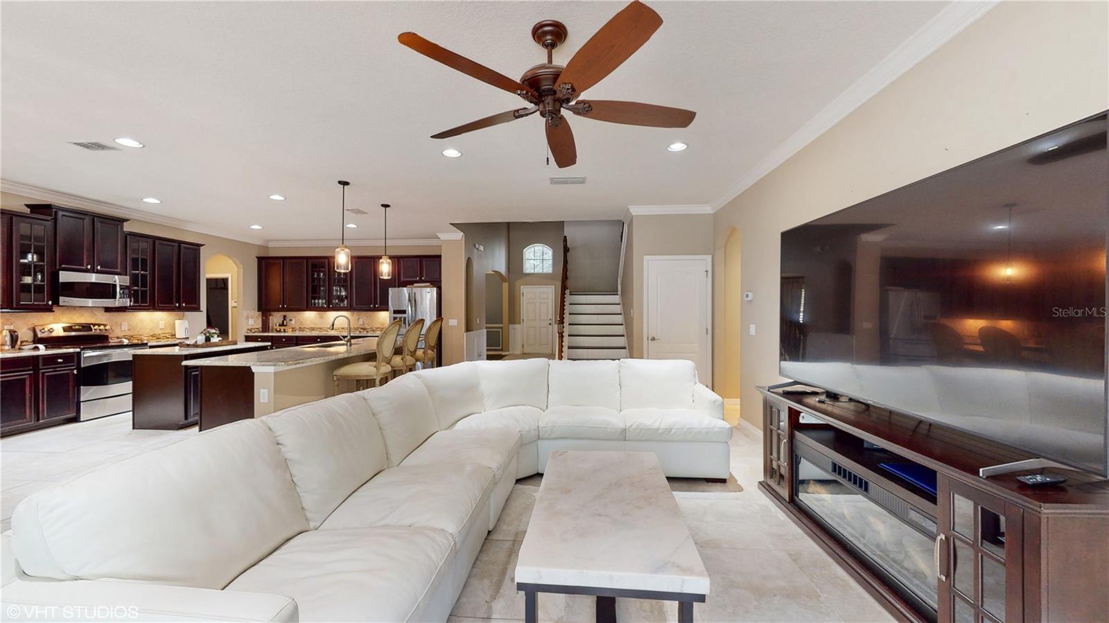 1240 BELLA VISTA CIR