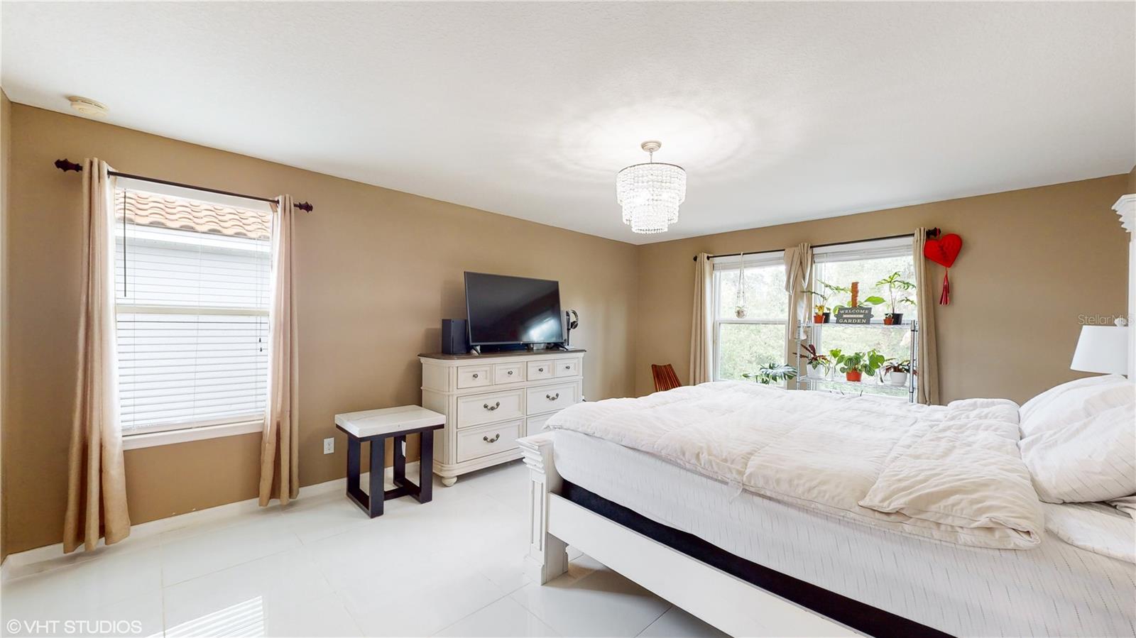 1240 BELLA VISTA CIR