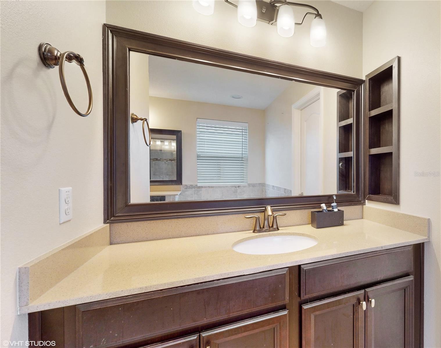1240 BELLA VISTA CIR