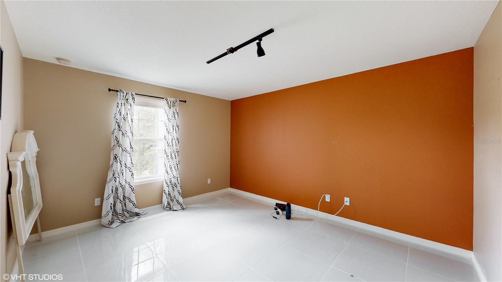 1240 BELLA VISTA CIR