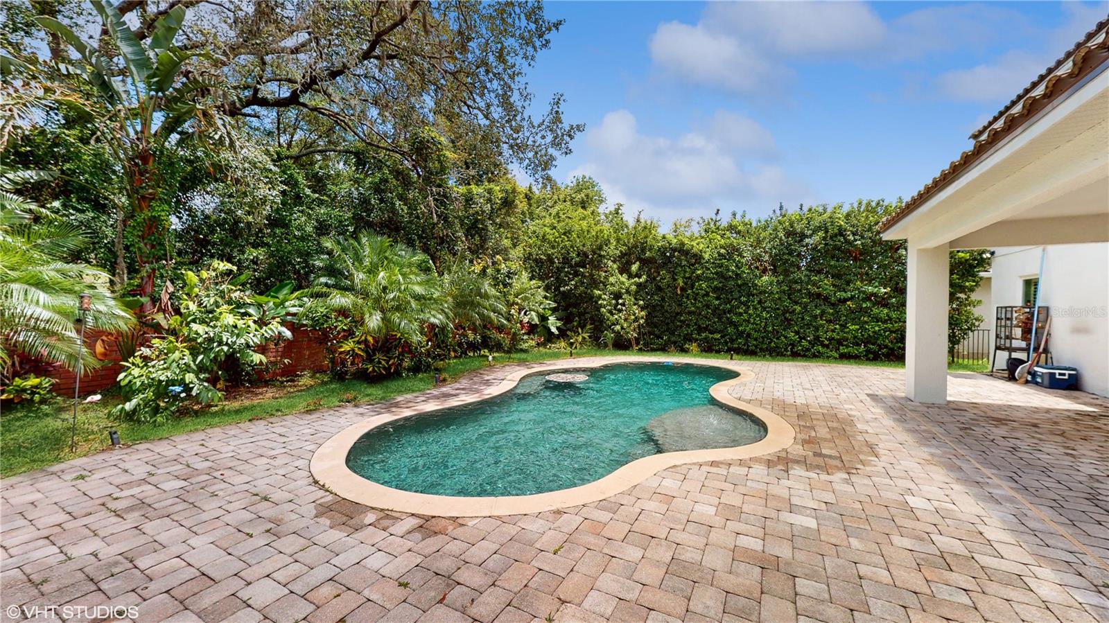 1240 BELLA VISTA CIR