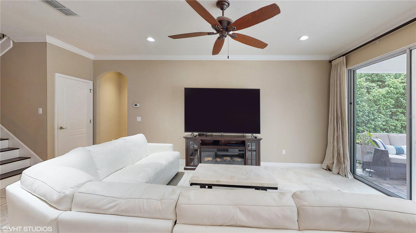 1240 BELLA VISTA CIR