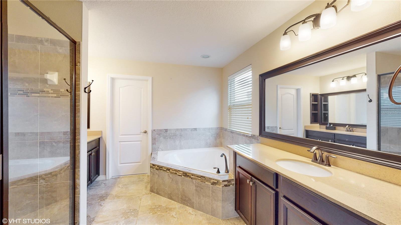 1240 BELLA VISTA CIR