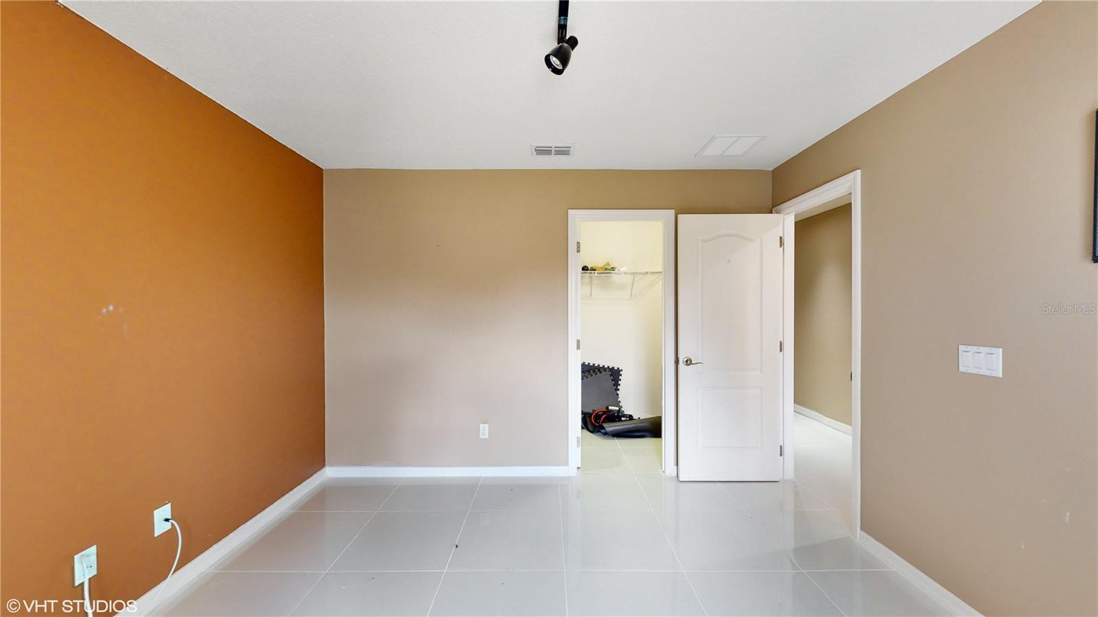 1240 BELLA VISTA CIR