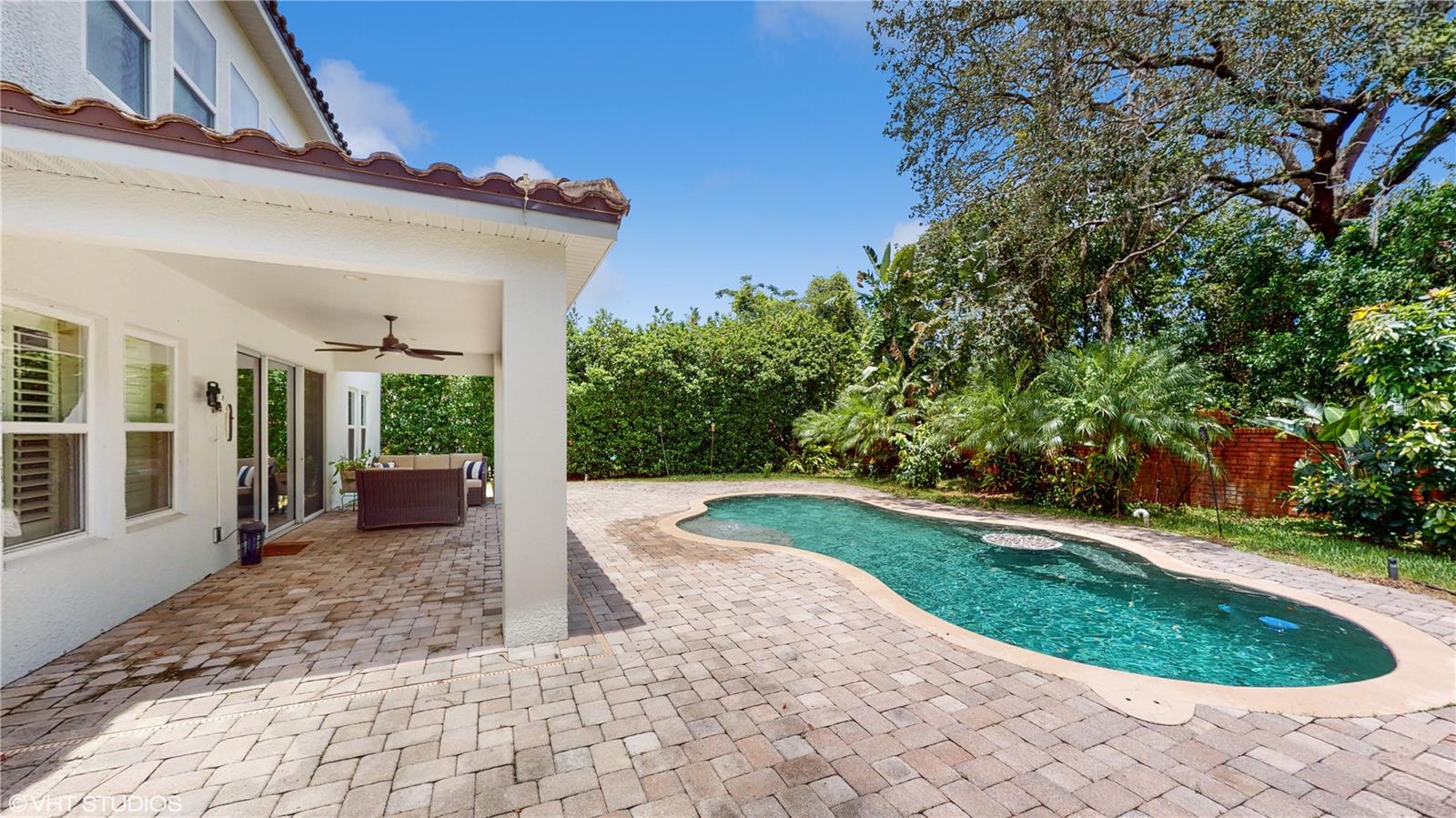 1240 BELLA VISTA CIR