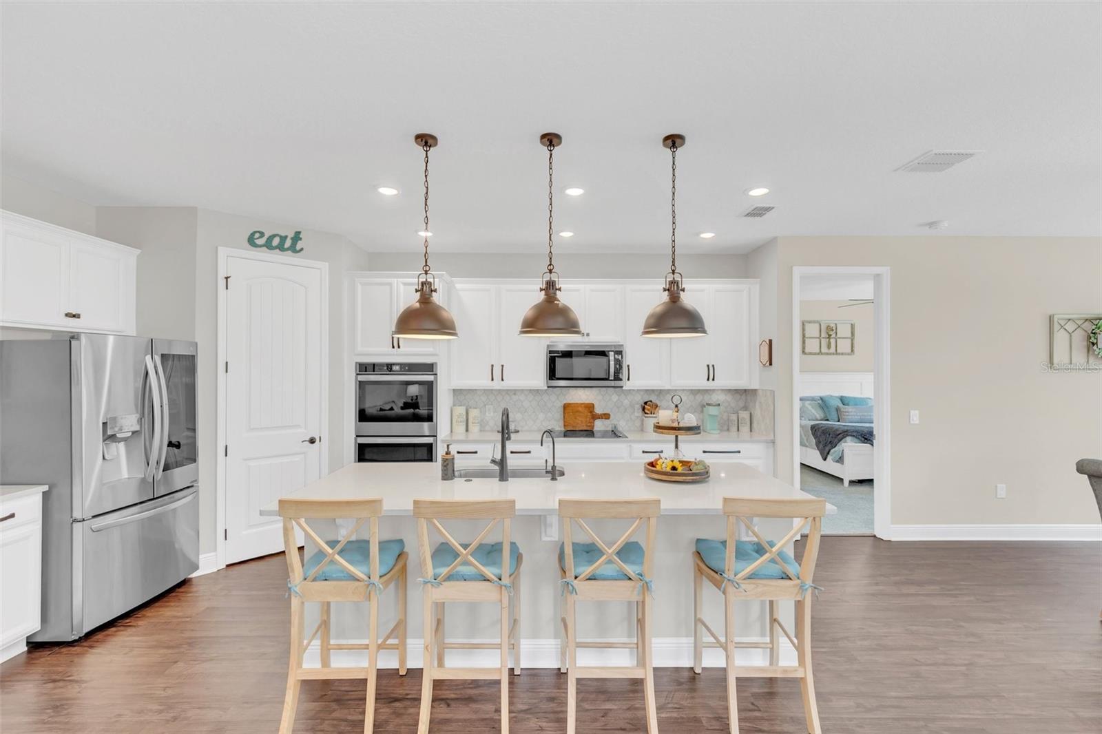 2079 LAURELWOOD WAY