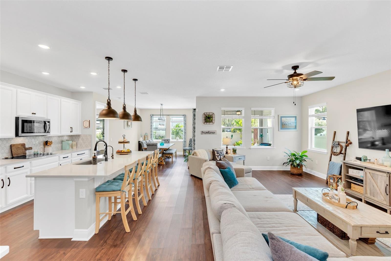 2079 LAURELWOOD WAY