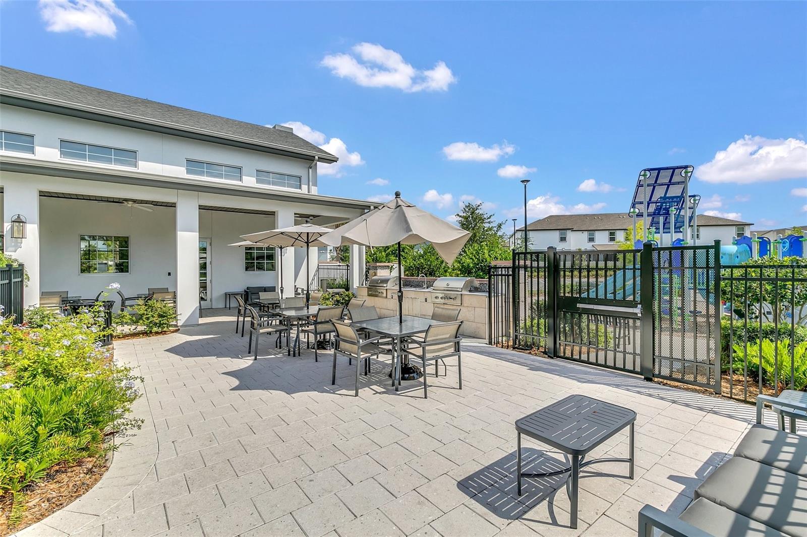2079 LAURELWOOD WAY