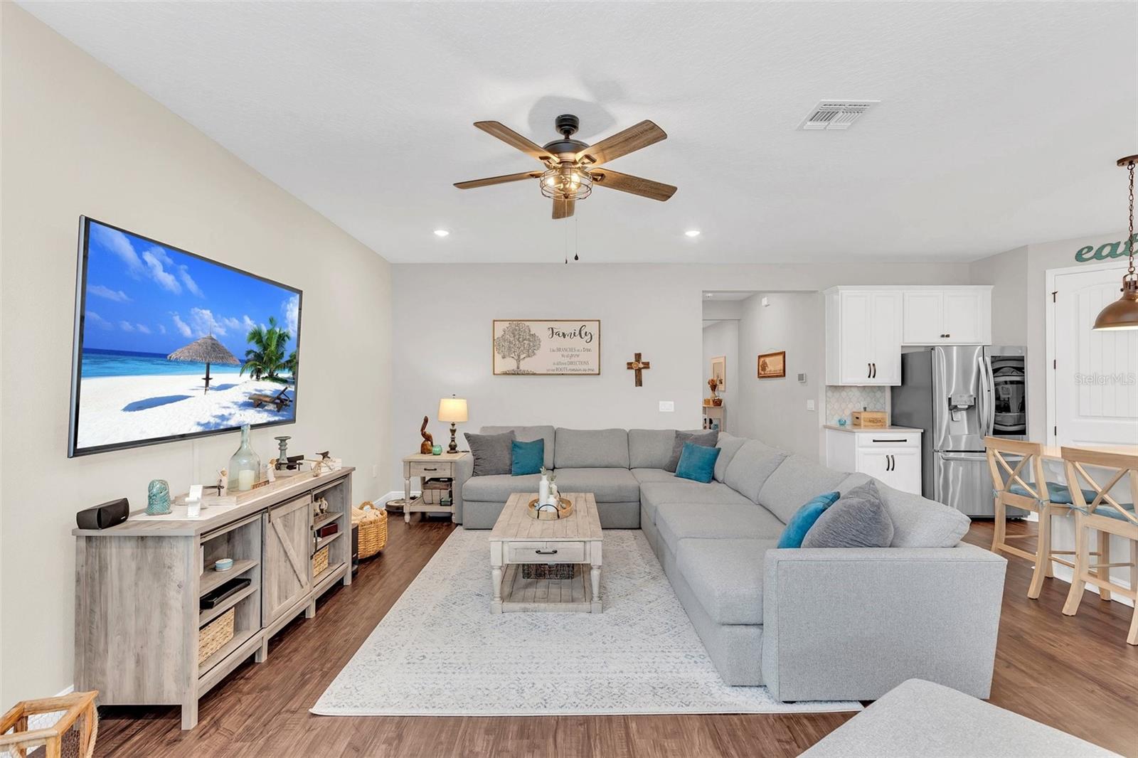 2079 LAURELWOOD WAY