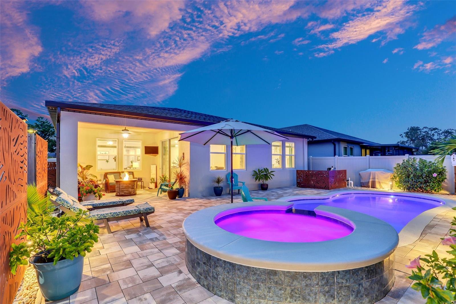 2079 LAURELWOOD WAY