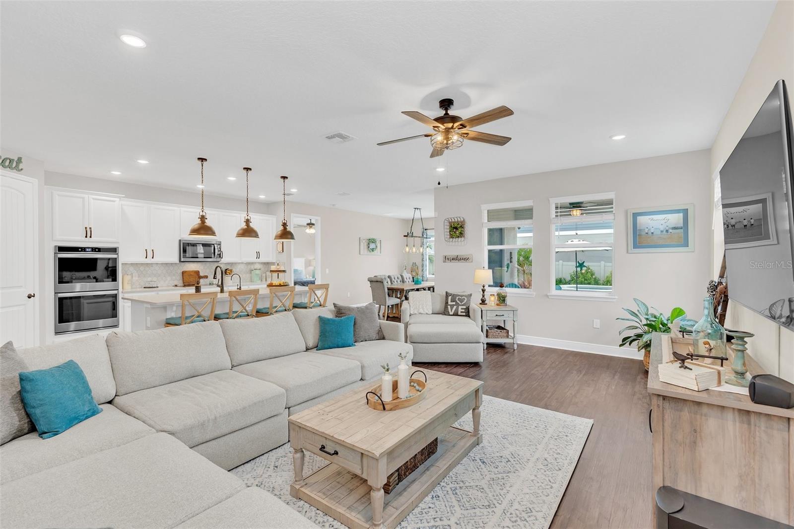 2079 LAURELWOOD WAY